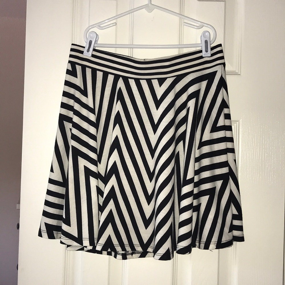 Xhilaration Geometric Skirt